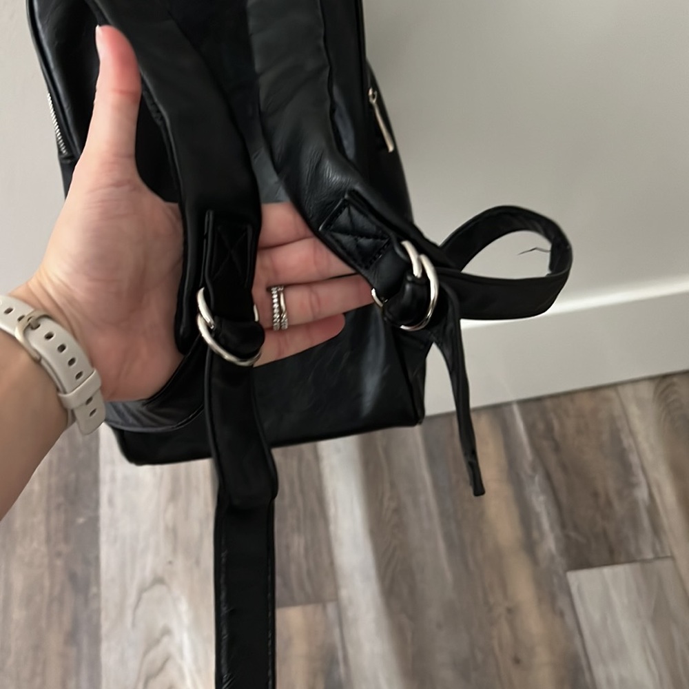 Backpack - Picture 4 of 6